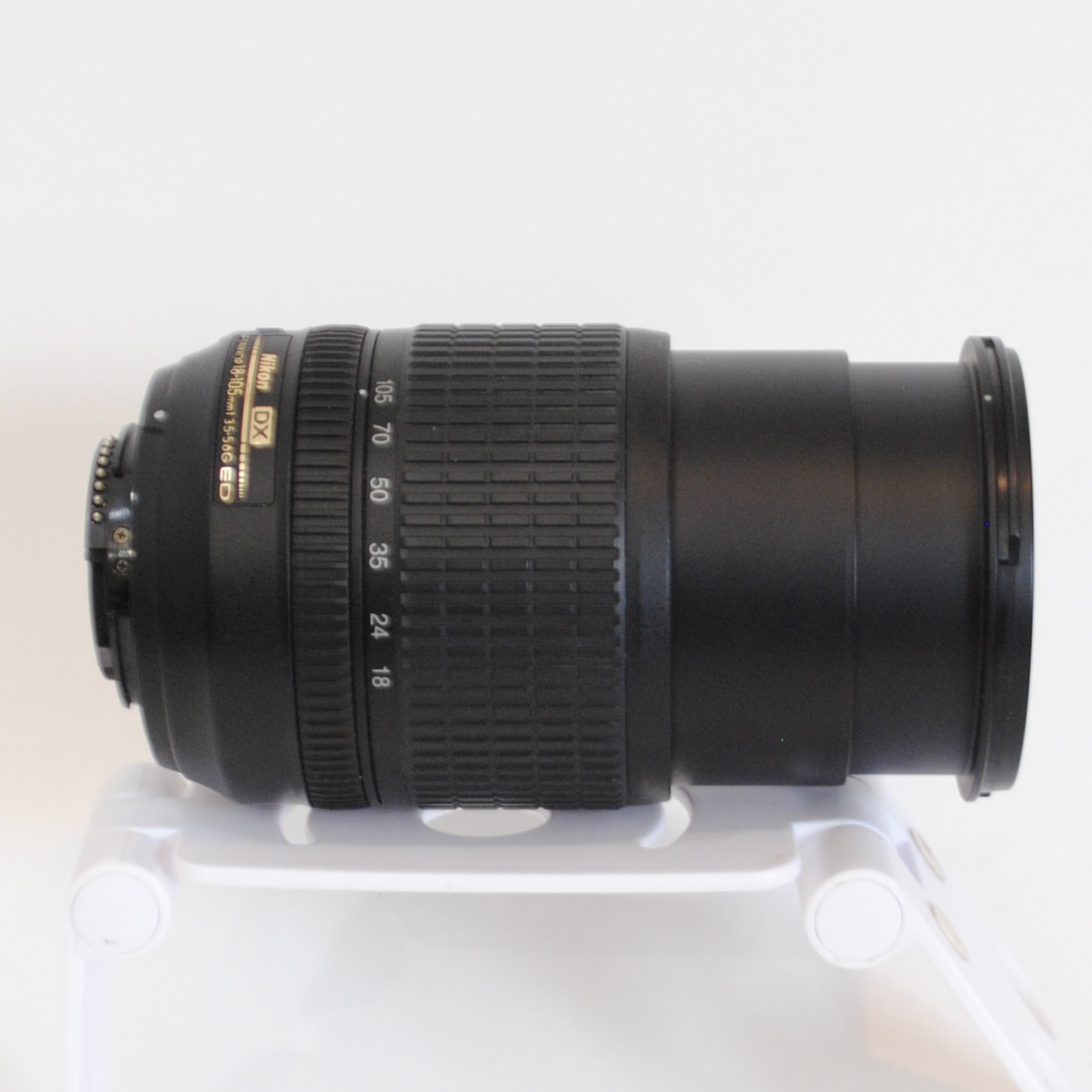 Nikon AF-S DX Nikkor 18-105mm f/3.5-5.6G ED VR lens