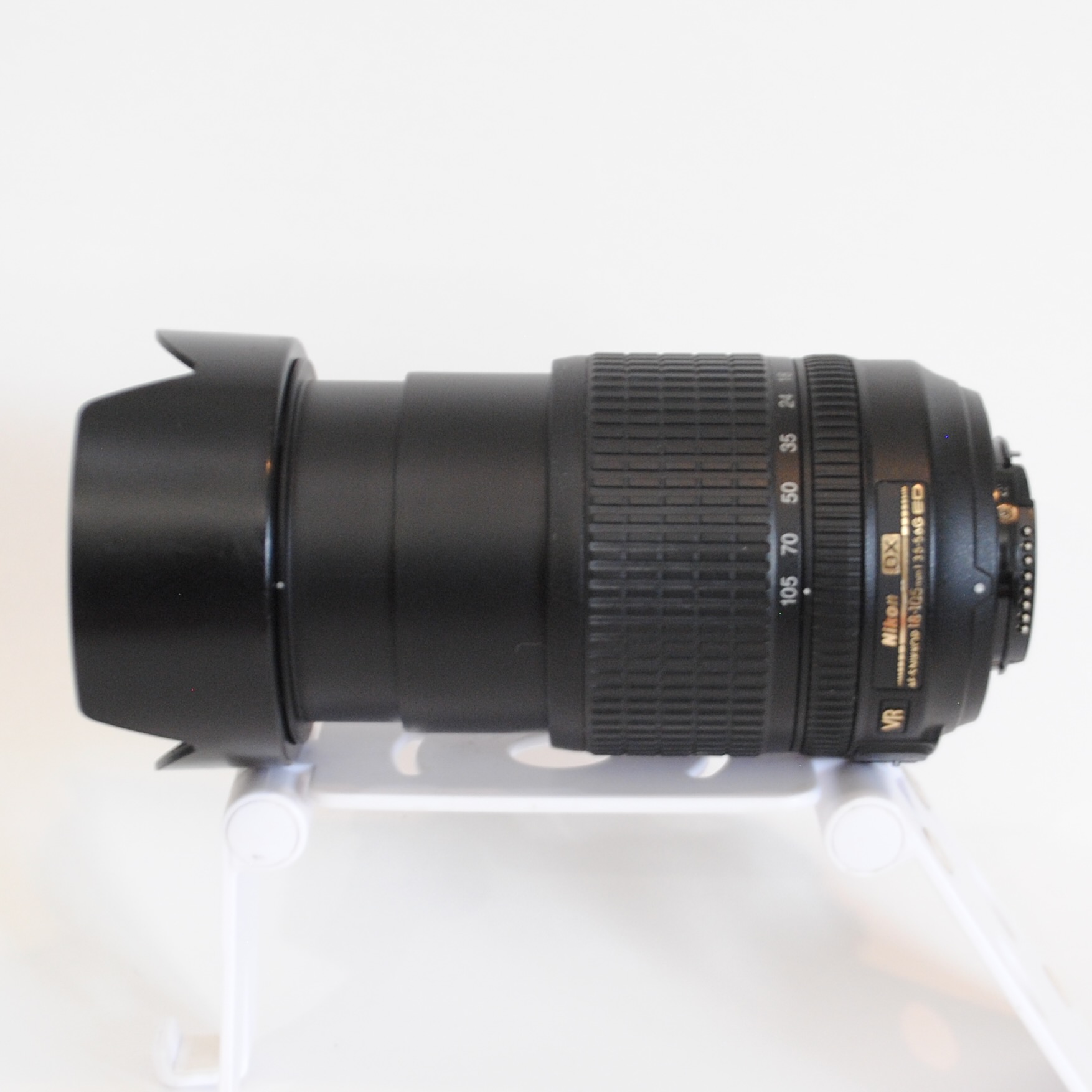 Nikon AF-S DX Nikkor 18-105mm f/3.5-5.6G ED VR lens