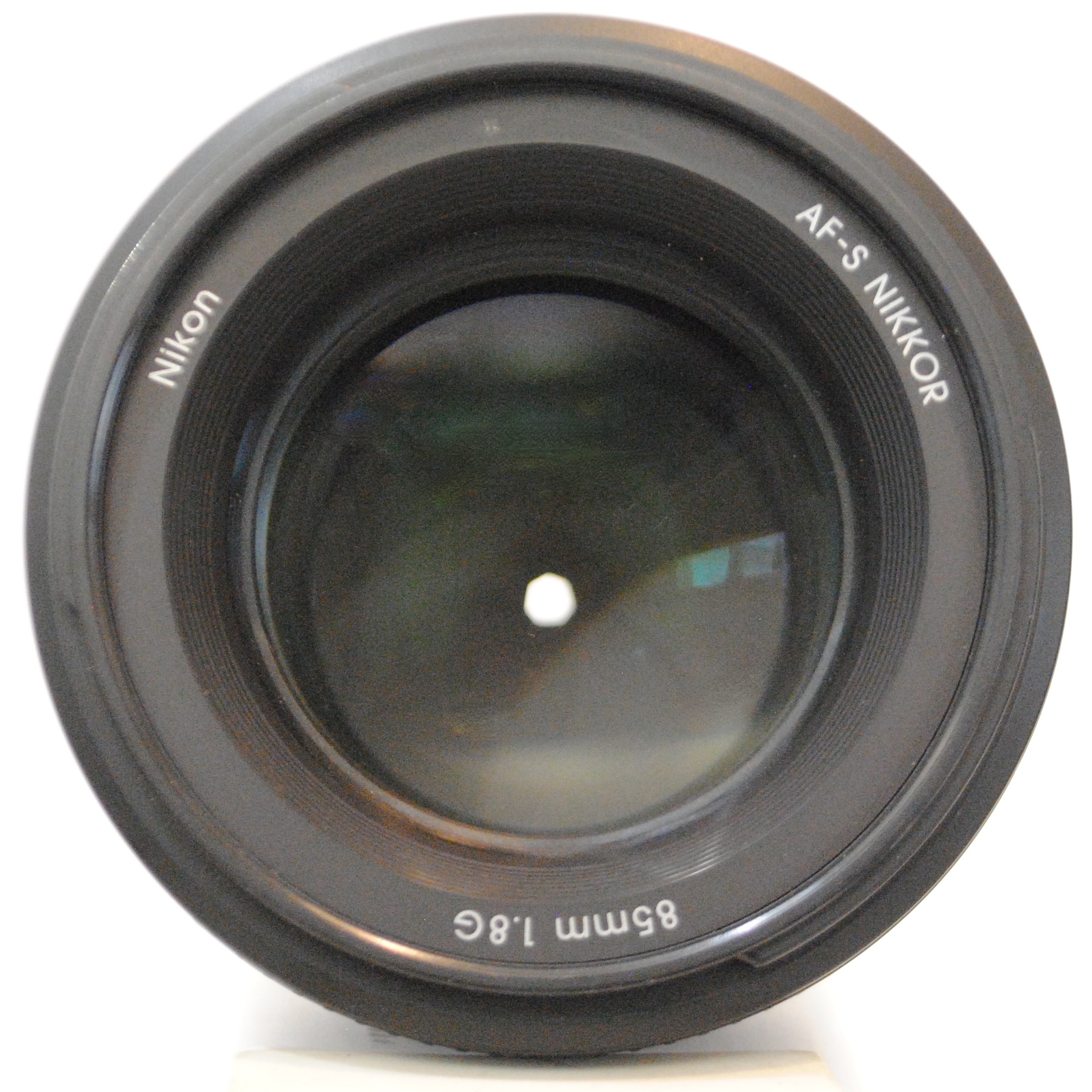Nikon AF-S 85mm 1.8G on white background